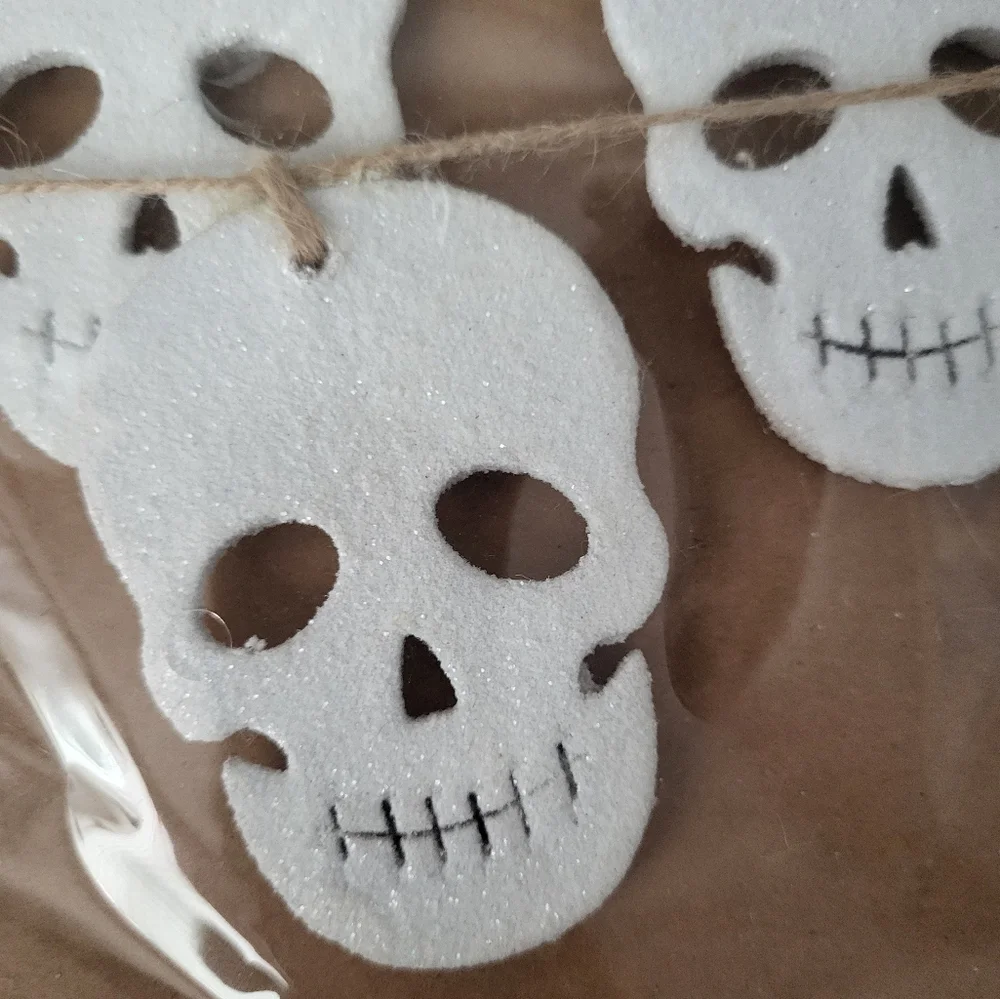 Glitter Skull Garland - set of 2